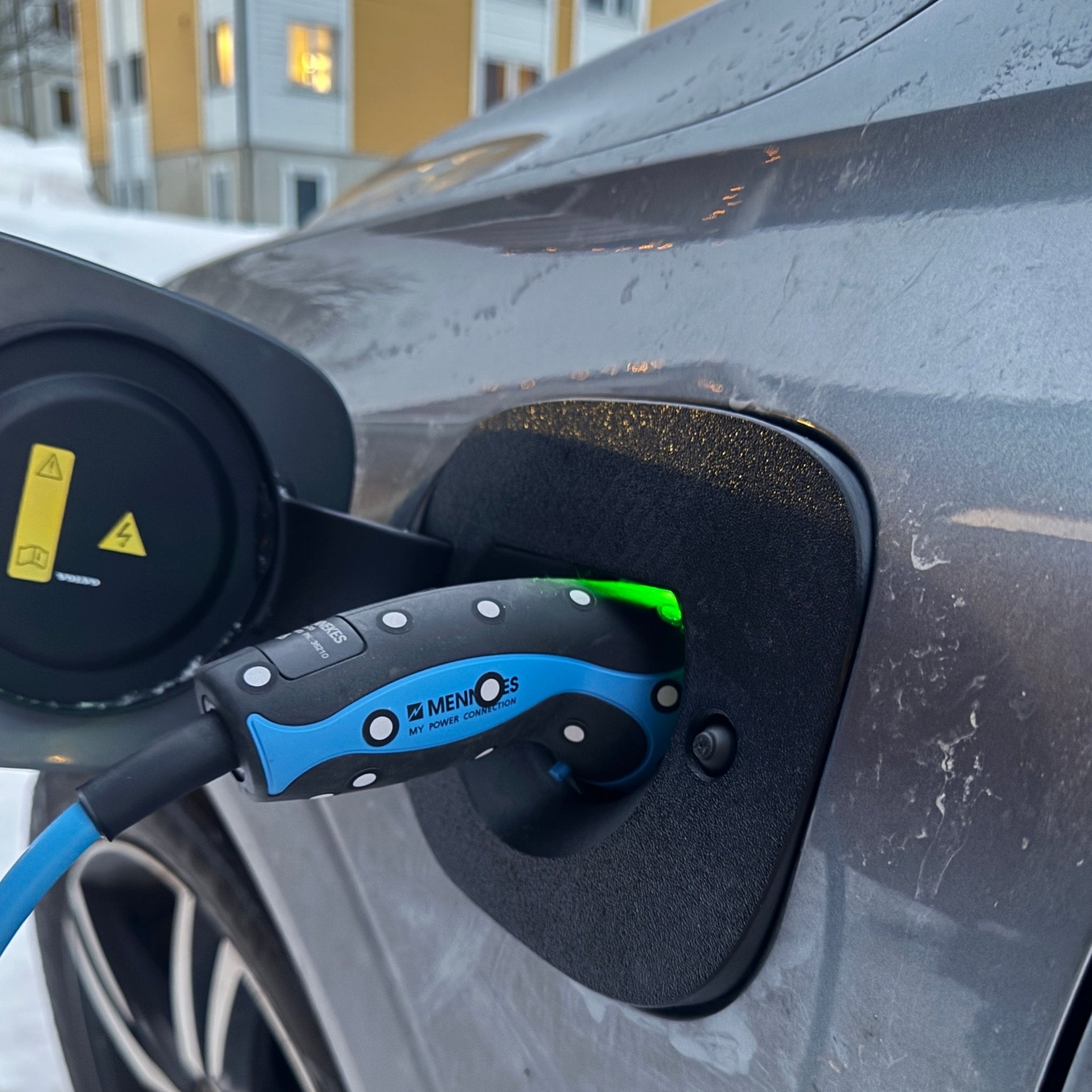 Volvo XC60 Plug - In Hybrid vær og snø deksel for ladeport - Sort - PROTONORD - PROTONORD